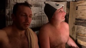 ПО СЛЕДАМ ПОХОДНОГО ОПТИМИСТА. ЗЕМЛЯНКА У РЕКИ. ОТРЕМОНТИРОВАЛИ СТОЛ