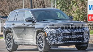 Обновленный Jeep Grand Cherokee 2026 заметили на тестах: рассекречен салон внедорожника