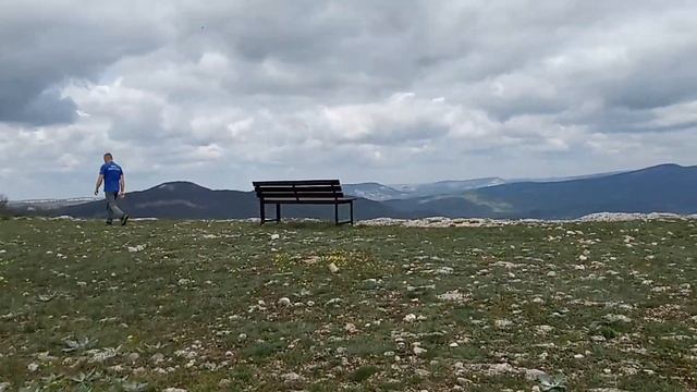 Скамейки в горах, чтобы любоваться Бельбекской и Байдарской долинами