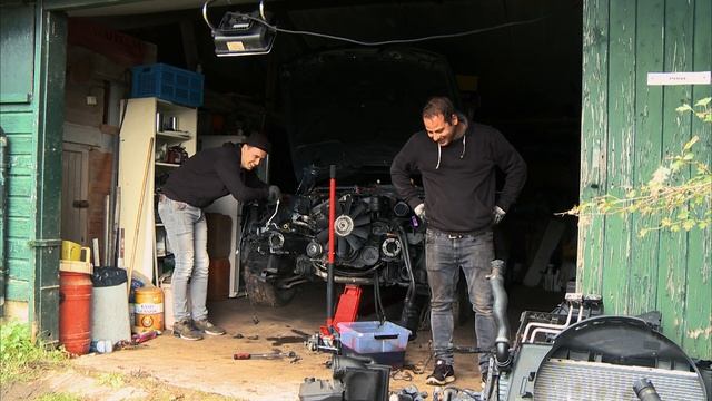 The e28 Project - Removing the donor engine смотреть онлайн