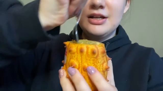 Trying Weird Fruit: What is This?? смотреть онлайн