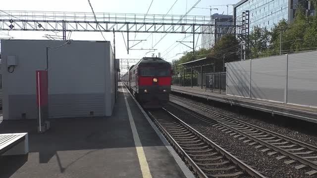 Тепловоз ТЭП70-0350 (ТЧЭ-14) с техническим поездом №5??? (п. №025А/026А Санкт-Петербург - Москва) смотреть онлайн