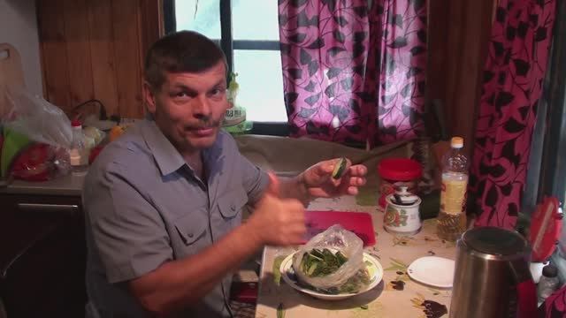 Как быстро просто и вкусно приготовить малосольные огурчики смотреть онлайн