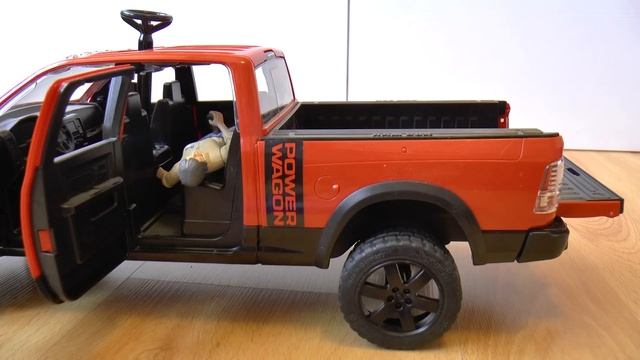 Полицейская машина ищет мотоцикл - для детей смотреть онлайн