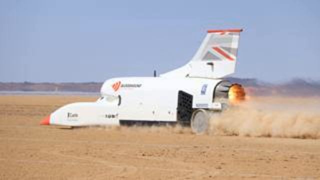 Суперкар Bloodhound разогнался до скорости свыше 1000 км/ч смотреть онлайн