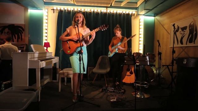 Мила Фенхель - Зимой (Клуб Сценарио) смотреть онлайн