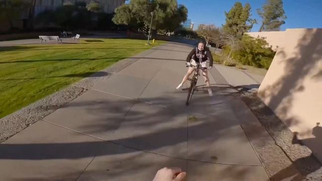 Riding my electric skateboard really fast- crazy near miss with biker смотреть онлайн