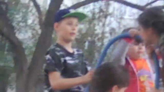 Гуляю, нашли дохлого ёжика(2) смотреть онлайн