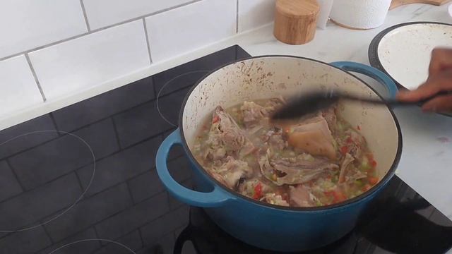 GOAT HEAD PEPPER SOUP WITH STEAMED PLANTAIN // AFRICAN PEPPER SOUP // MUTU YA NTABA. смотреть онлайн