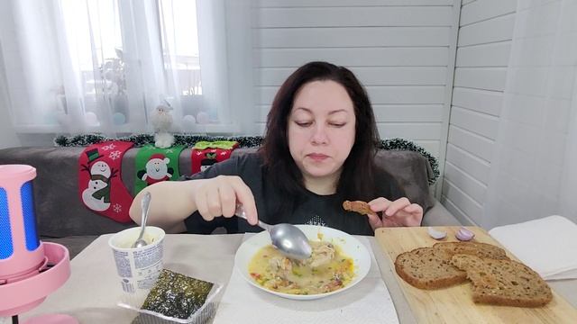 МУКБАНГ ЩИ С КУРОЧКОЙ И ЧИПСАМИ НОРИ смотреть онлайн