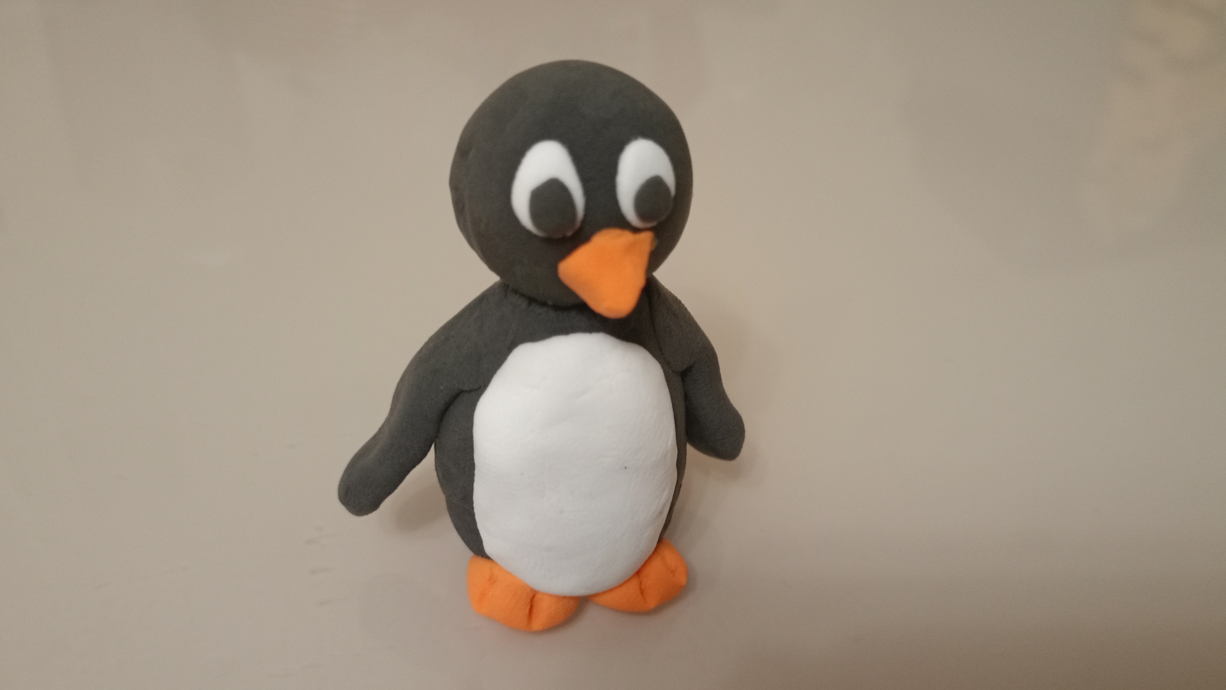 Как сделать пингвина из пластилина