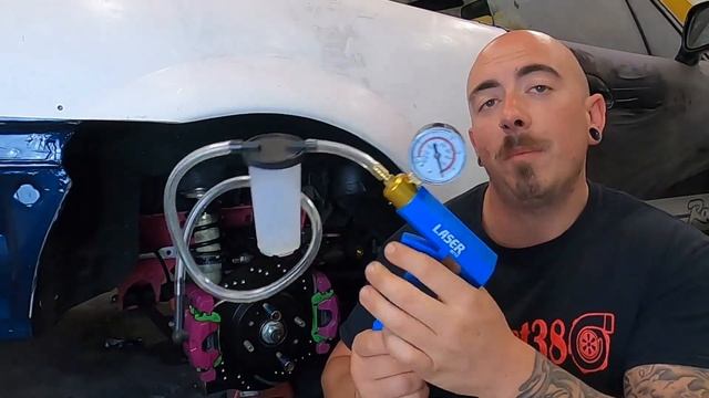 BRAKE BLEEDING AND E BRAKE SETUP : MX5 TURBO BUILD pt 49 смотреть онлайн