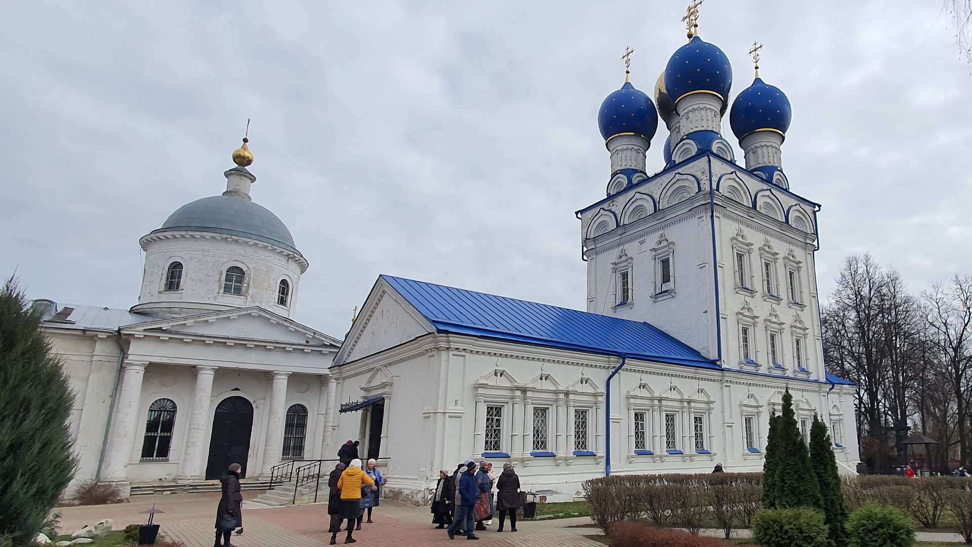 Собор Михаила Архангела и церковь Иерусалимской иконы Божией Матери, храмовый комплекс в г. Бронницы смотреть онлайн