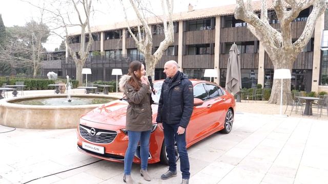 Opel Insignia GSi: Eure Fragen - Larissa und Volker Strycek antworten - Autophorie смотреть онлайн