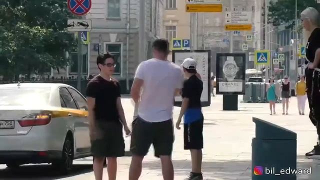 Edward Bil РАЗДАЁТ ДЕНЬГИ НУЖДАЮЩИМСЯ САМЫЕ УГАРНЫЕ ПРАНКИ ЧИ ДА НАРЕЗКА смотреть онлайн