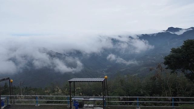 The Ever-changing Clouds In The Mountains (time-lapse)/高山千變萬化的雲霧(縮時)