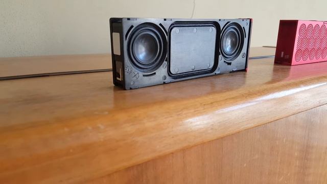 Jawbone Mini Jambox Disassembled - Sound Check