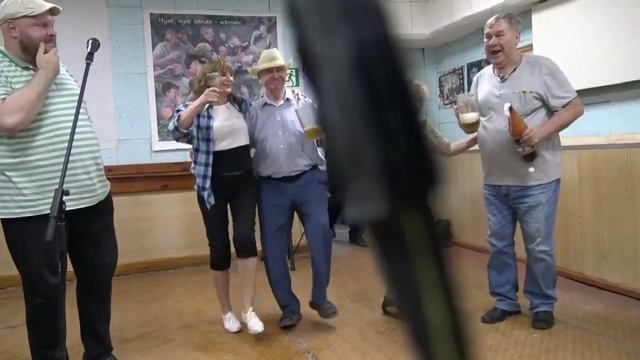 Губит людей не пиво. Песня из к/ф "Не может быть". смотреть онлайн