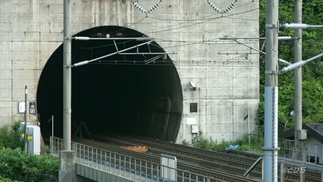 E001系 四季島　青函トンネル進入 2017.6.27 смотреть онлайн