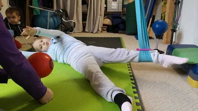 Ева, подвес и удар по мячу: соединяем корпус и ноги смотреть онлайн