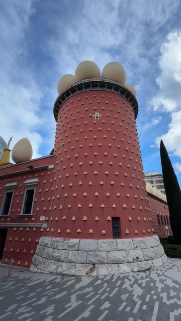 Figueres, Spain смотреть онлайн