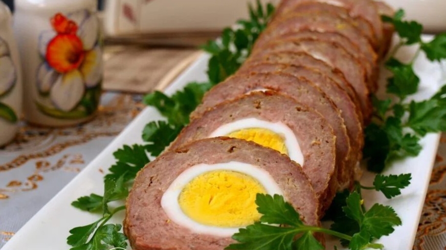 МЯСНОЙ РУЛЕТ С ЯЙЦОМ И ОВОЩАМИ смотреть онлайн