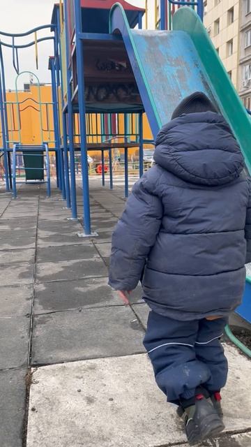 Володя на детской площадке . Володе 3,8 года смотреть онлайн
