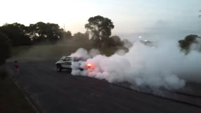 Freebird and Storm getting rid of old tires смотреть онлайн