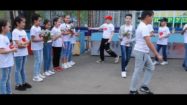Амангелді Ақылжан "Достар" клип смотреть онлайн