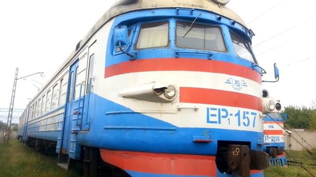 Нерабочие электропоезда ЭР1-208 и ЭР1-157 смотреть онлайн