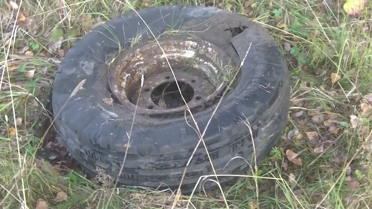 Колхозная свалка металлолома. Металл который нельзя трогать. смотреть онлайн