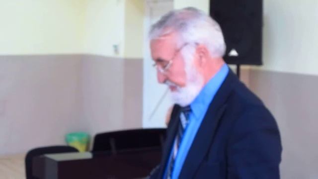Поетът Кирил Назъров чете свои стихове пред 1 клас смотреть онлайн