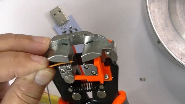 200円以下で購入した充電式LEDランプ3Wの高輝度、Aliexpressの激安商品の仕様を見せます。 смотреть онлайн