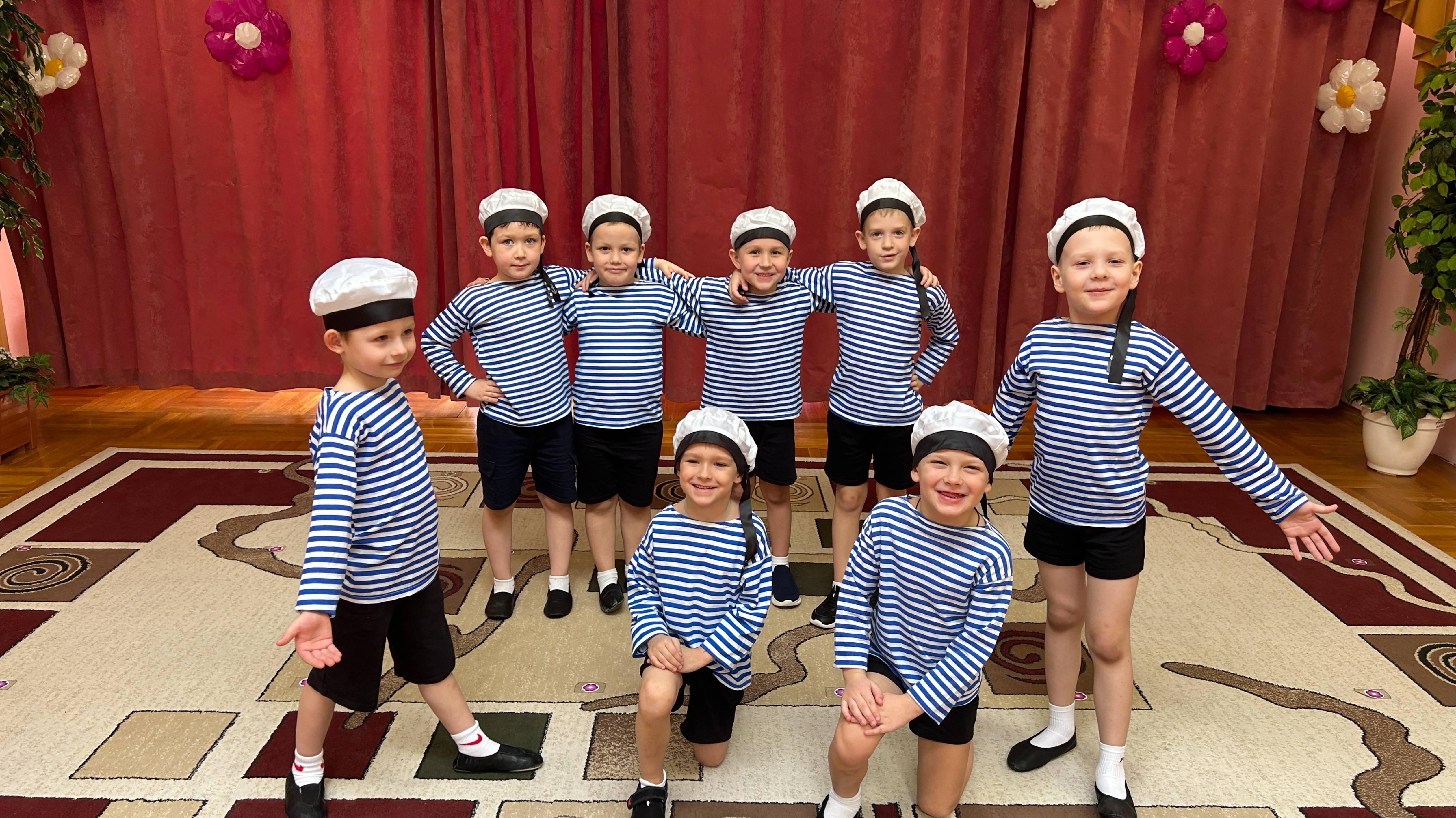 Танец моряков. БЕСКОЗЫРКА БЕЛАЯ смотреть онлайн