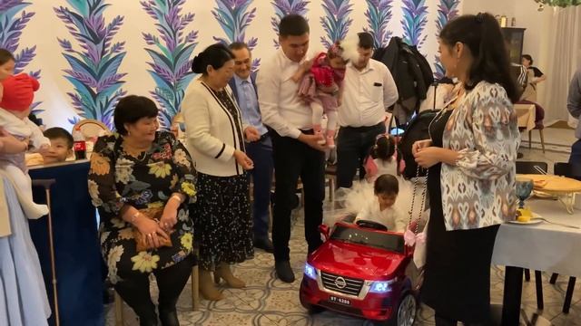 Тұсау кесер. Кіндік папа мамасының 1 жасқа сыйлығы смотреть онлайн