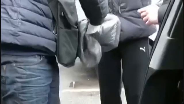 Відео затримання злочинної групи при спробі збуту кілограму кокаїну у м. Харкові смотреть онлайн