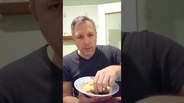 МУКБАНГ. КУШАЮ КУРИНЫЕ ЛАПКИ С СОЕВЫМ СОУСОМ смотреть онлайн