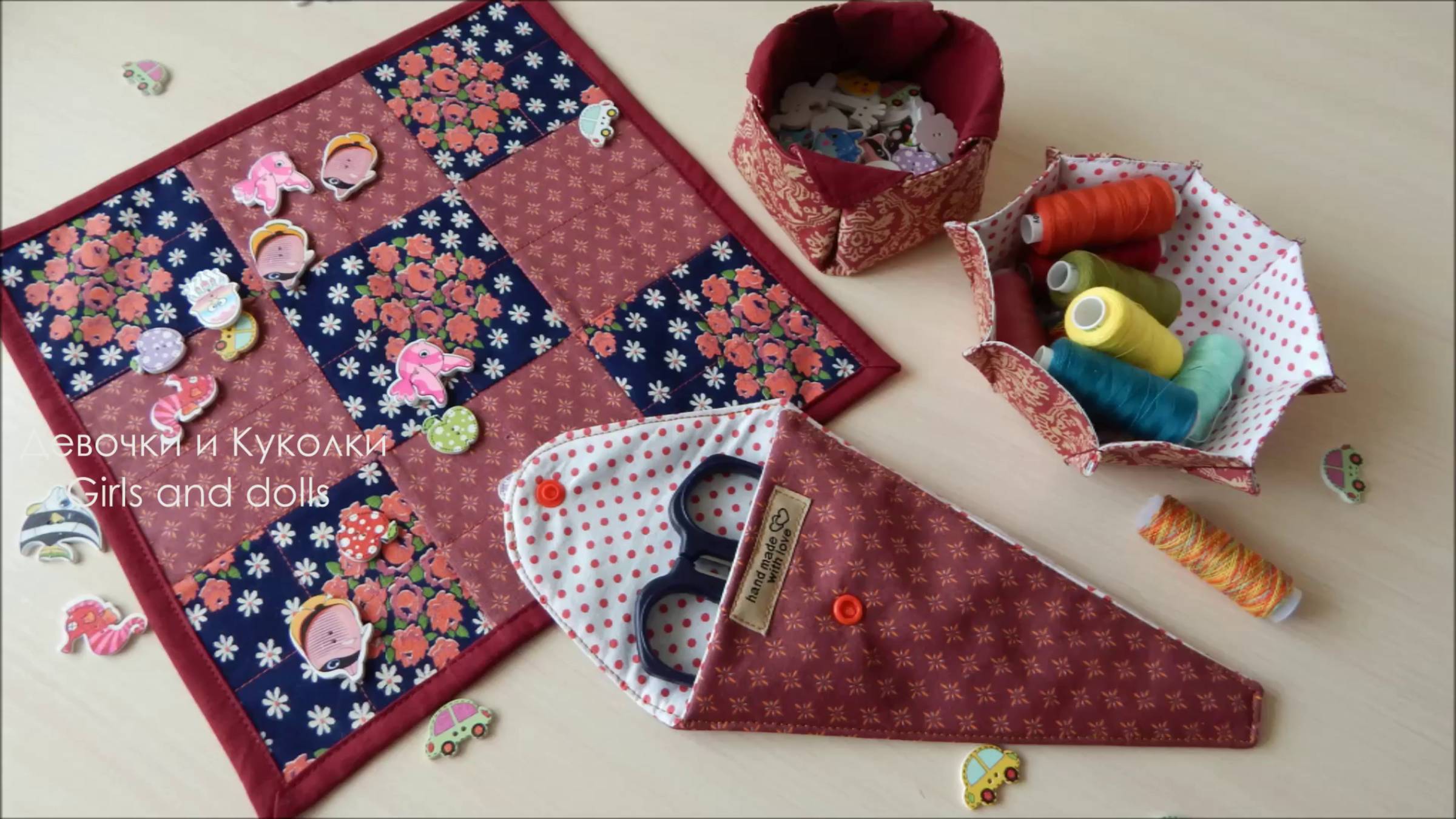 Сшила нужную вещичку из обрезков, можно подарить всем и каждому.