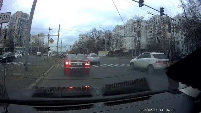Încălcări în intersecția Dacia-Burebista смотреть онлайн