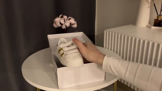 After.shopping Обзор на кроссовки с золотыми вставками