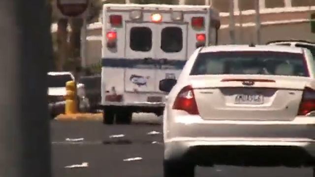 Las Vegas AMR Ambulance 35 Responding [NV | 7/20/2011]