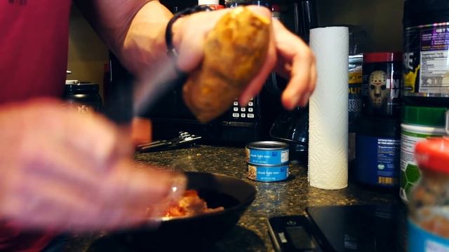 How To Weigh, Track, & Log Your Food | Cutting With Carb Cycling Ep. 3 смотреть онлайн
