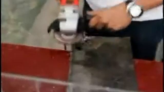 Milwaukee - AC Corded Grinder 4" 900 W, AG9-100 смотреть онлайн