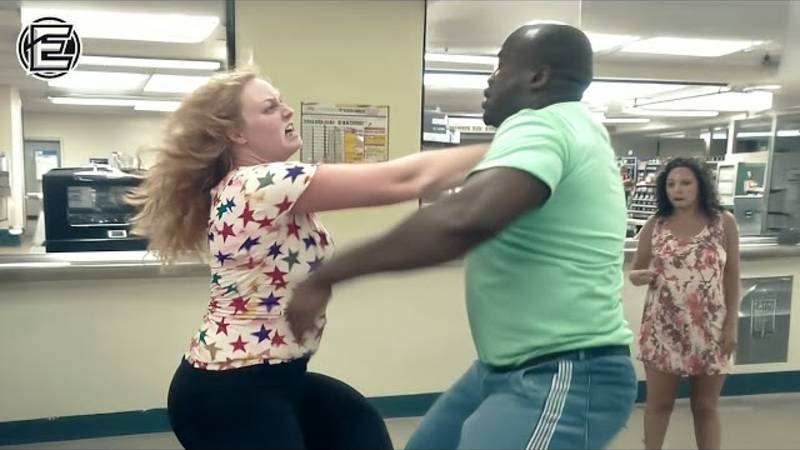 Нелепые и смешные моменты с людьми смотреть онлайн