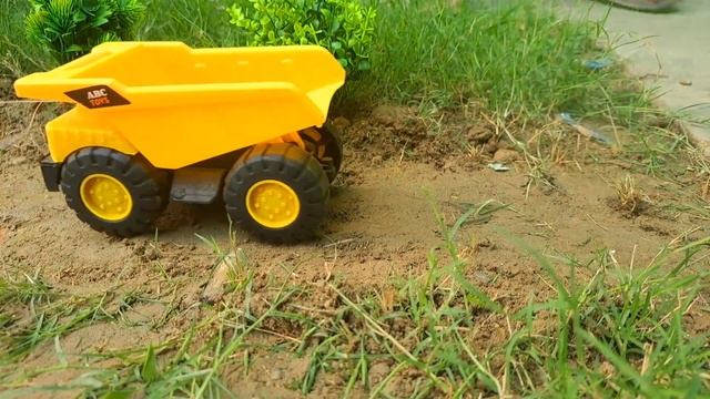 Tracktor video with small mini farm#kidsvideo@raazcreatorkids#keepsupporting🙏👍️👉️🔔🚚☘️🍀 смотреть онлайн