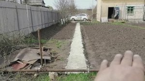Простая садовая дорожка на даче за копейки своими руками