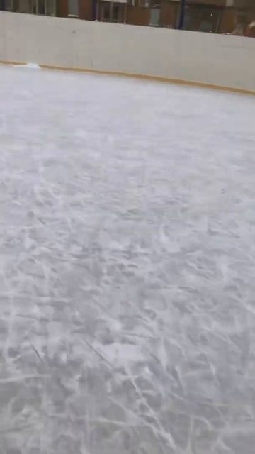 Погоняли шайбу на дворовой хоккейной площадке смотреть онлайн