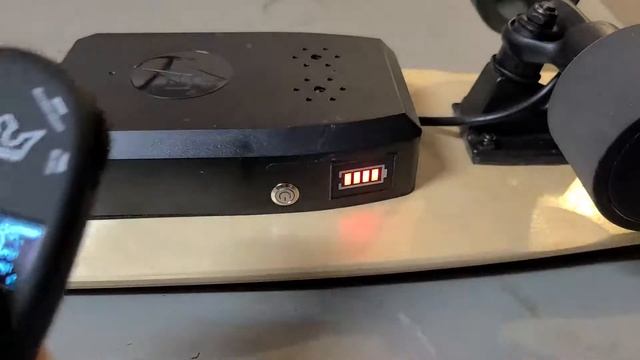 Kyng Skateboard: Pairing the remote with the 29" electric skateboard смотреть онлайн