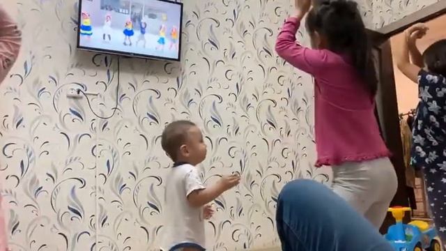 Baby shark. Акуленок. смотреть онлайн