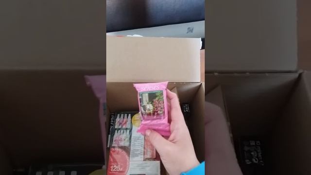 Распаковка заказа с 6 каталога! Новые кроссовки по баллам !!! смотреть онлайн